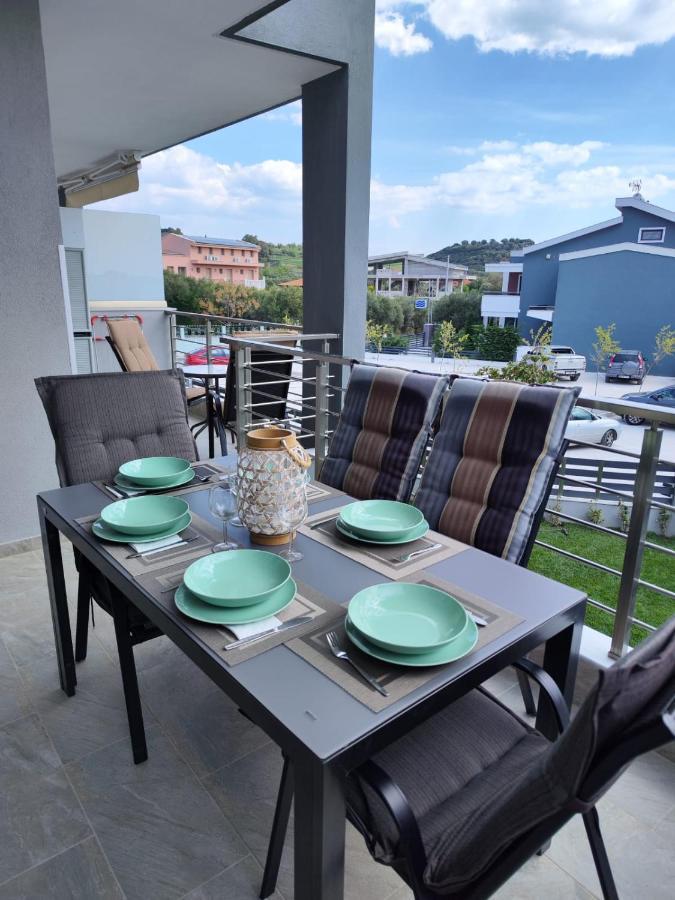 Lilli Deluxe Apartment Nikíti Eksteriør bilde